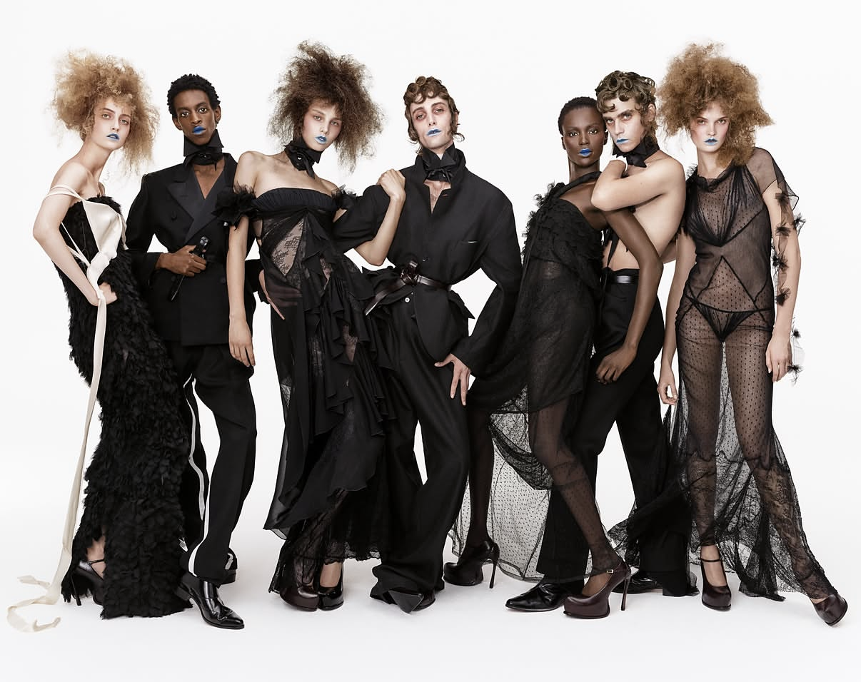 Modelos con prendas de ZARA x John Galliano 